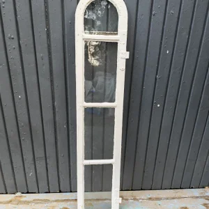 ART 03F B 26 H 130 D 3 PRIS 1100 KR HEL MUNBLÅST GLAS