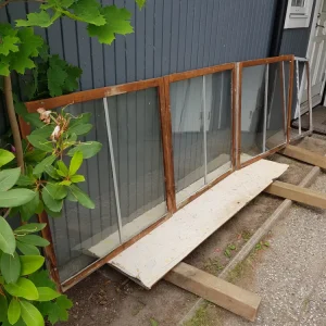 ART 598 3st B 90 h 90 pris 600 kr st Mun blåst