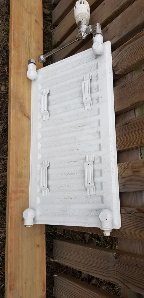 ARTIKELNUMMER 304 Gammalt fint element med termostat Mått: Bredd 50 cm Höjd 30 cm pris: 800kr ange nr 01