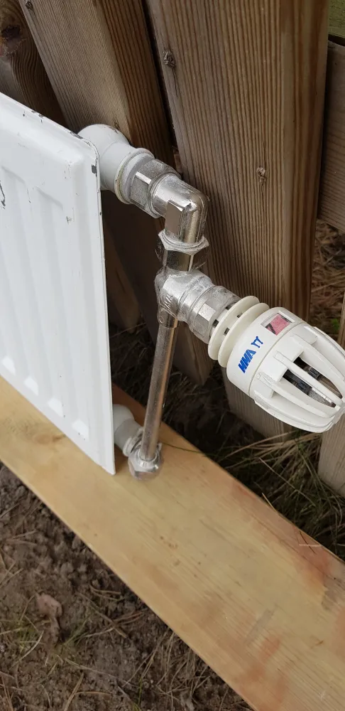 ARTIKELNUMMER 304 Gammalt fint element med termostat Mått: Bredd 50 cm Höjd 30 cm pris: 800kr ange nr 01
