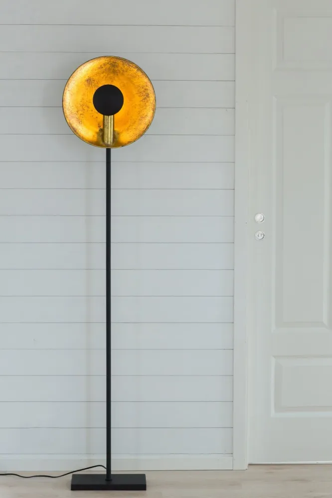 Captain Uplight slender golvlampa sandsvart