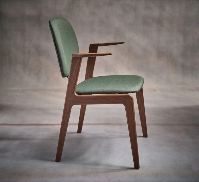 Ergonomisk design Cliff Karmstol Valnötsträ Cura
