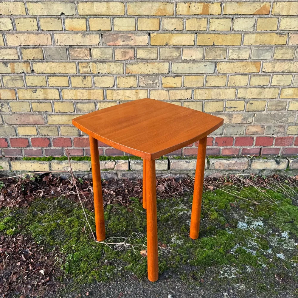 Higher side table teakträ