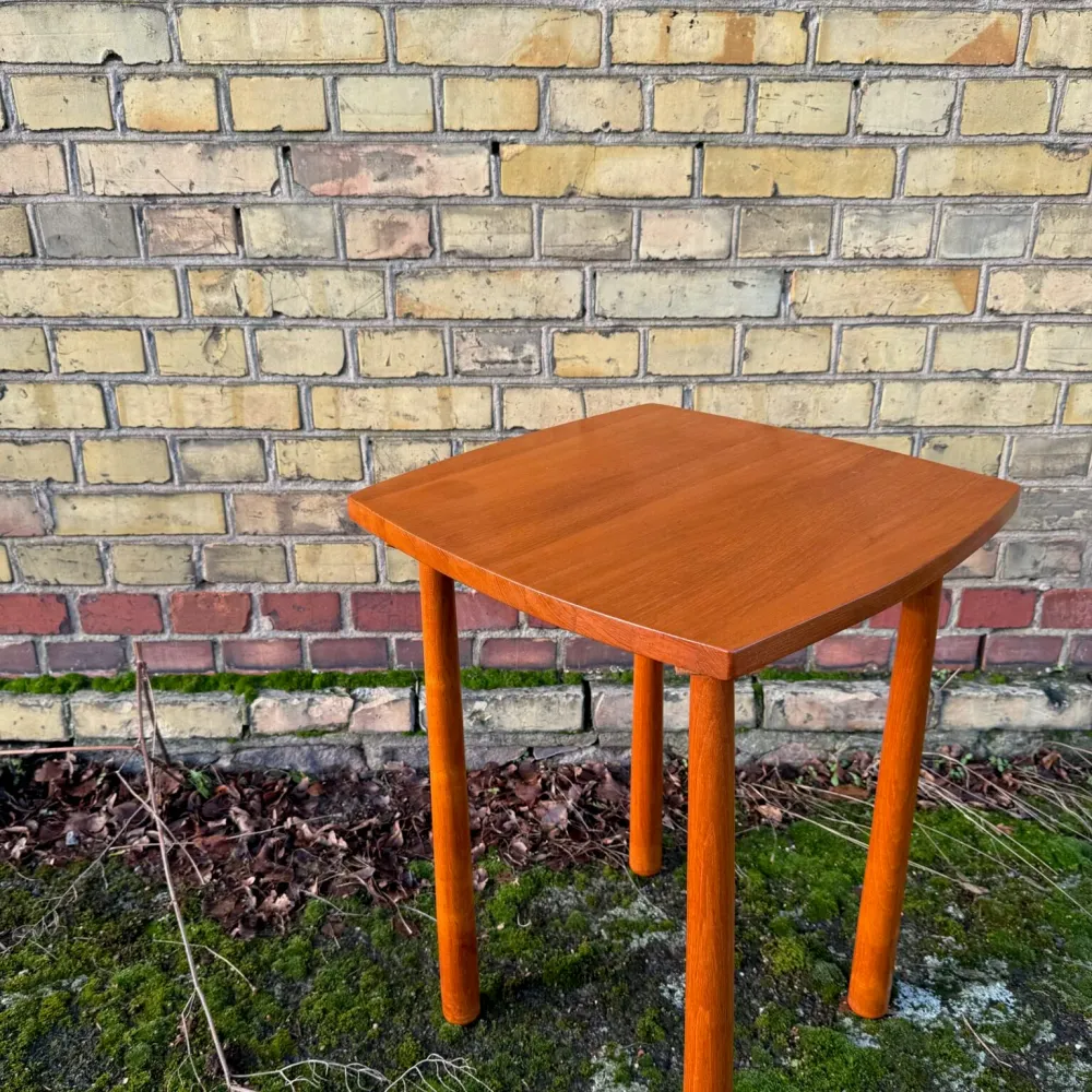 Higher side table teakträ