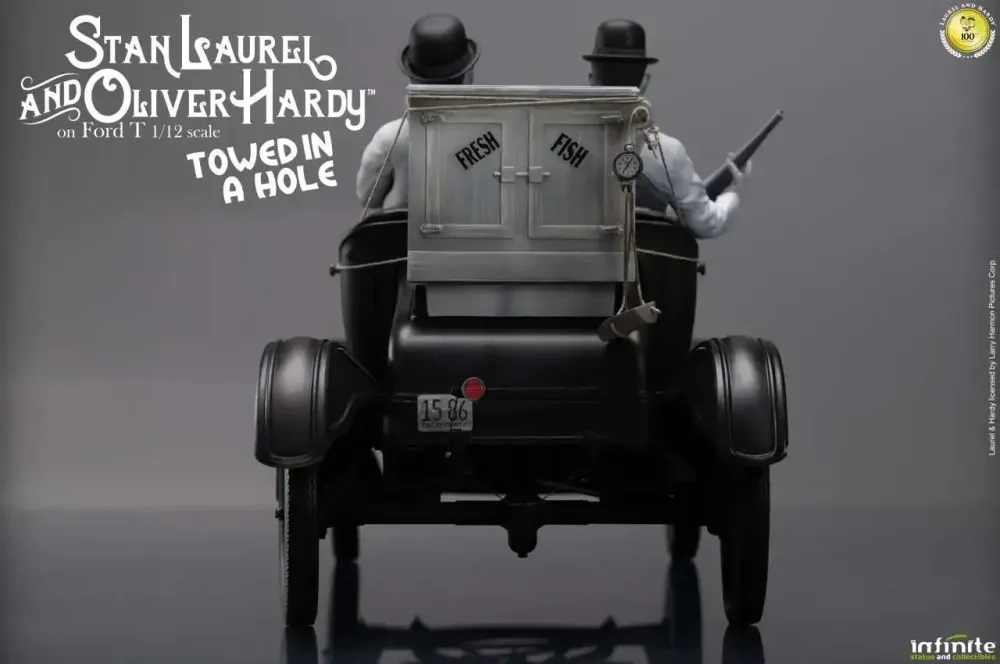 Laurel & Hardy Towed Hole Ford T 1/12 Skala