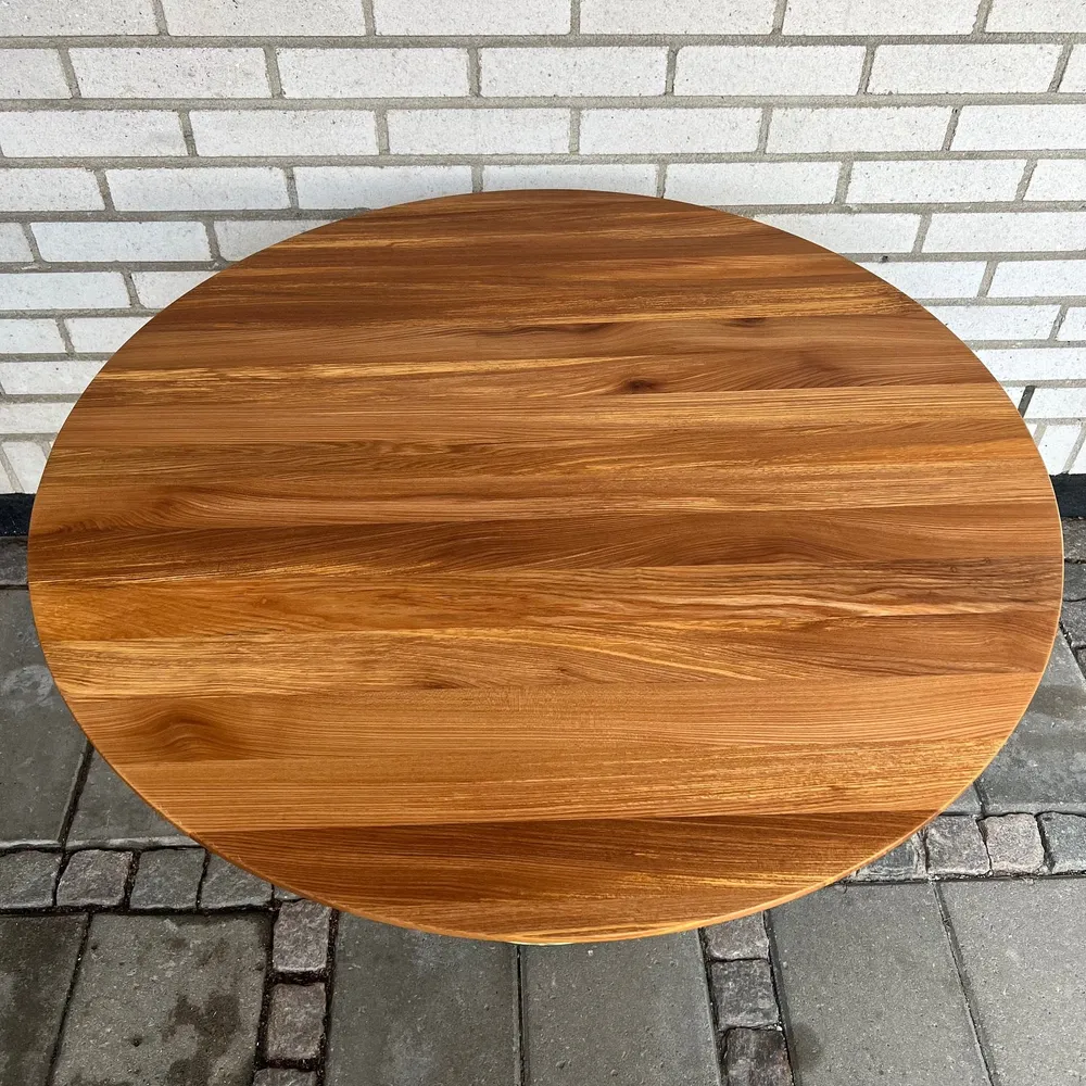 Säkerhetsgodkänd 1970s dinner table brass base