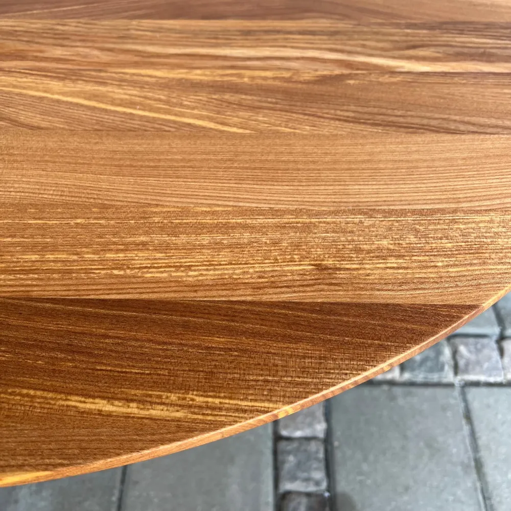 Säkerhetsgodkänd 1970s dinner table brass base