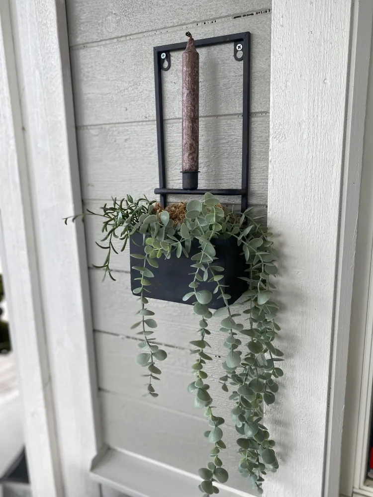 Väggljusstake med planteringslåda