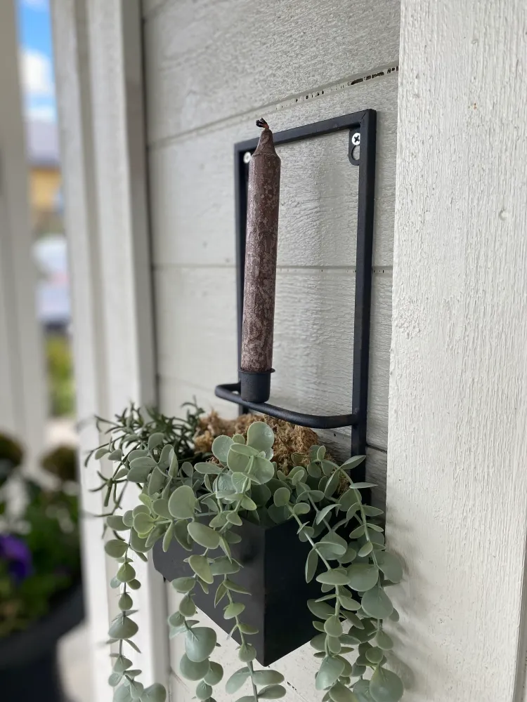 Väggljusstake med planteringslåda