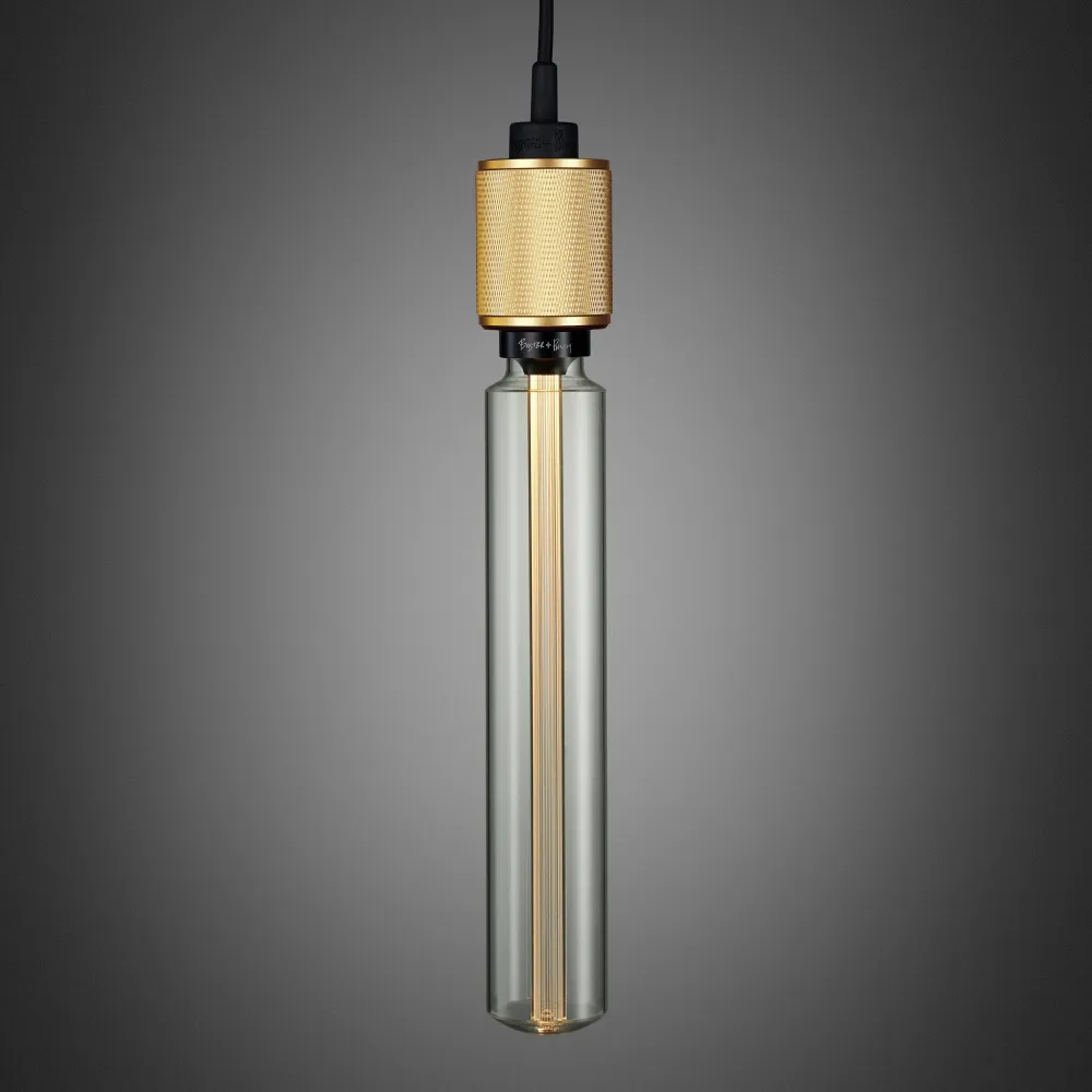 Heavy Metal-pendellampa i massiv antique finish • Buster + Punch