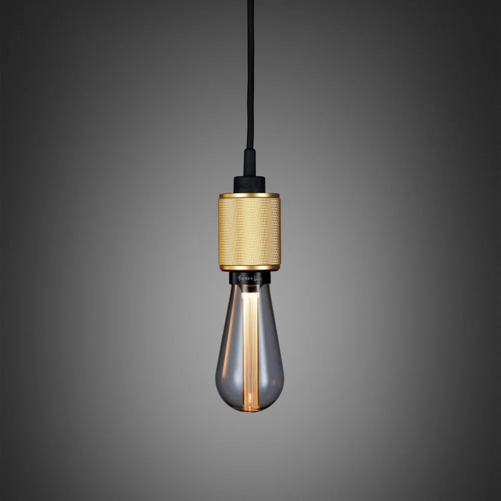 Heavy Metal-pendellampa i massiv antique finish • Buster + Punch