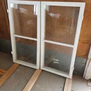 Art 852E 2st gamla fönster utan karm b 53.5 h107 1000kr st (Borlänge)