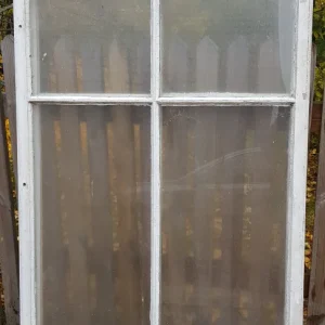 ARTIKELNUMMER 430 &nbsp; 3 st Äldre spröjsade flagg fönster med original spröjs utan karm, Perfekt till växthus eller uter...