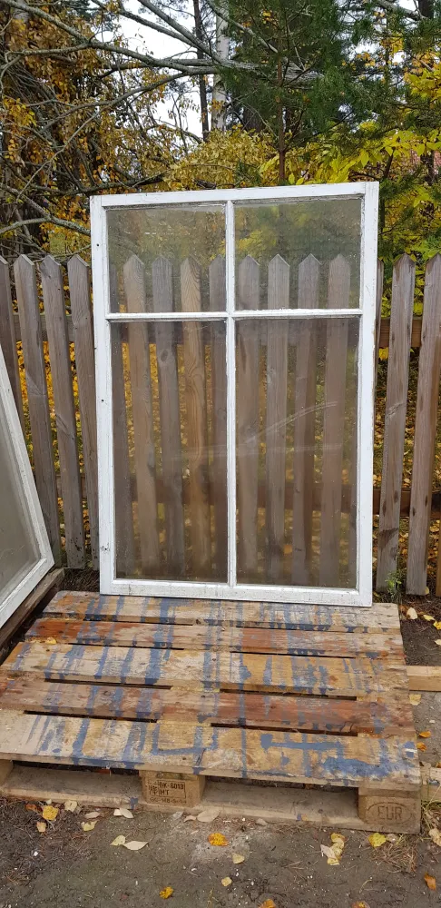 ARTIKELNUMMER 430 3 st Äldre spröjsade flagg fönster med original spröjs utan karm, Perfekt till växthus eller uter...